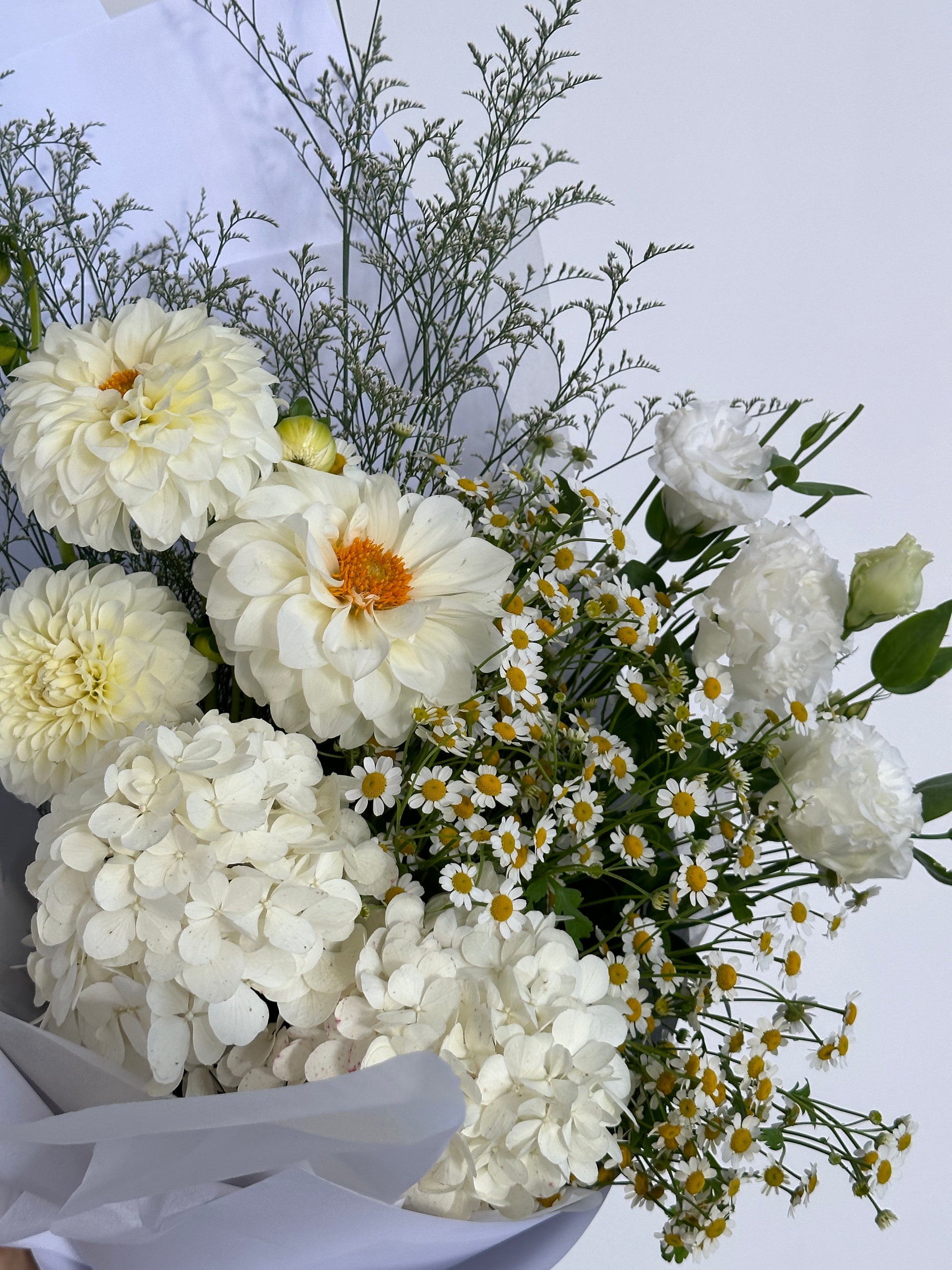 Neutral with a Pop. The Bud Club - Gold Coast Florist. Same Day Delivery.